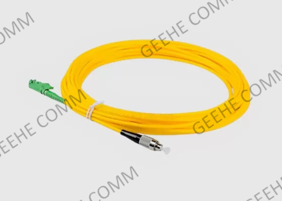los 2m LZSH E2000 UPC al cordón de remiendo del simplex 9/125 SM UPC de FC SM